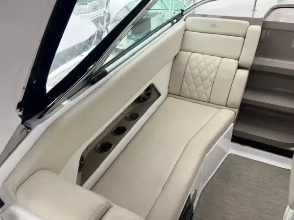 2018 Regal 28 EXPRESS detail image 7
