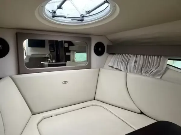 2018 Regal 28 EXPRESS detail image 13