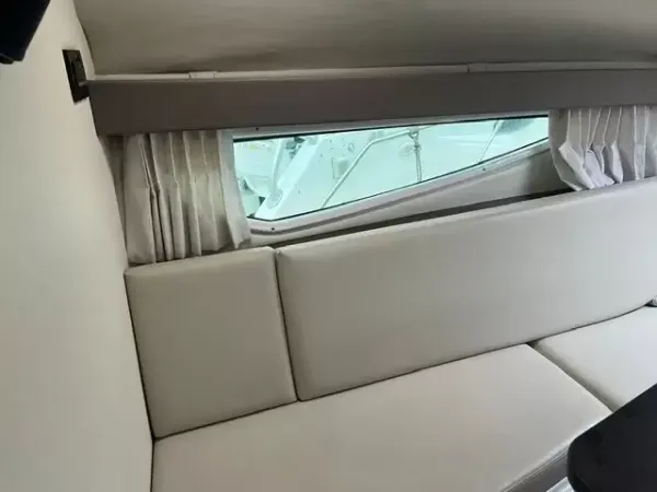 2018 Regal 28 EXPRESS detail image 14