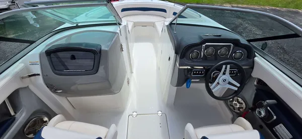 2018 Chaparral 246 SSI