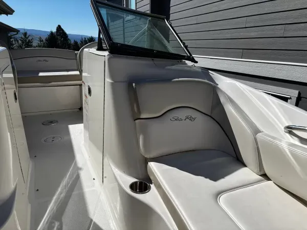 2012 Sea Ray 200 Sundeck-16
