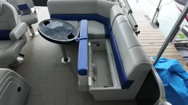 2019 Suncatcher V322 Fish-26