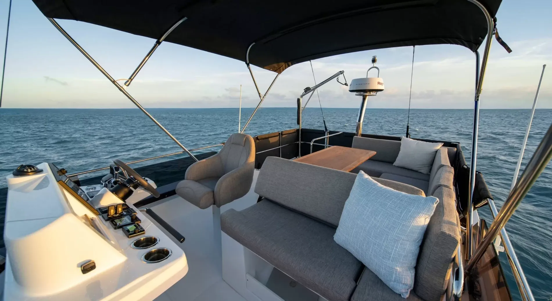 New 2027 Beneteau Swift Trawler 37 Fly for Sale | Vancouver, BC | M&P Yacht Centre | 69091939fd417cc27a0e0bcf