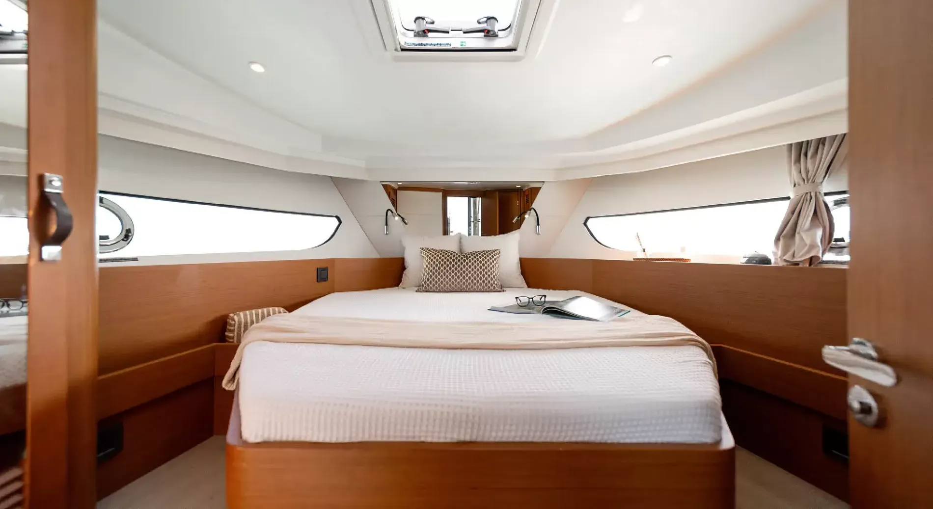 New 2027 Beneteau Swift Trawler 37 Fly for Sale | Vancouver, BC | M&P Yacht Centre | 69091939fd417cc27a0e0bcf