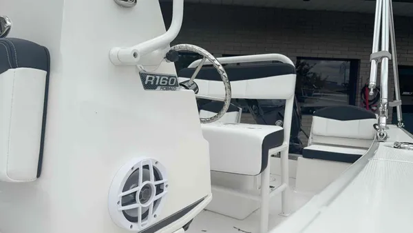 2026 Robalo R160-4