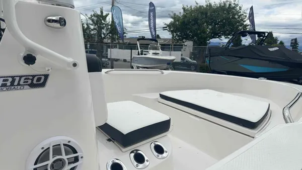 2026 Robalo R160-3