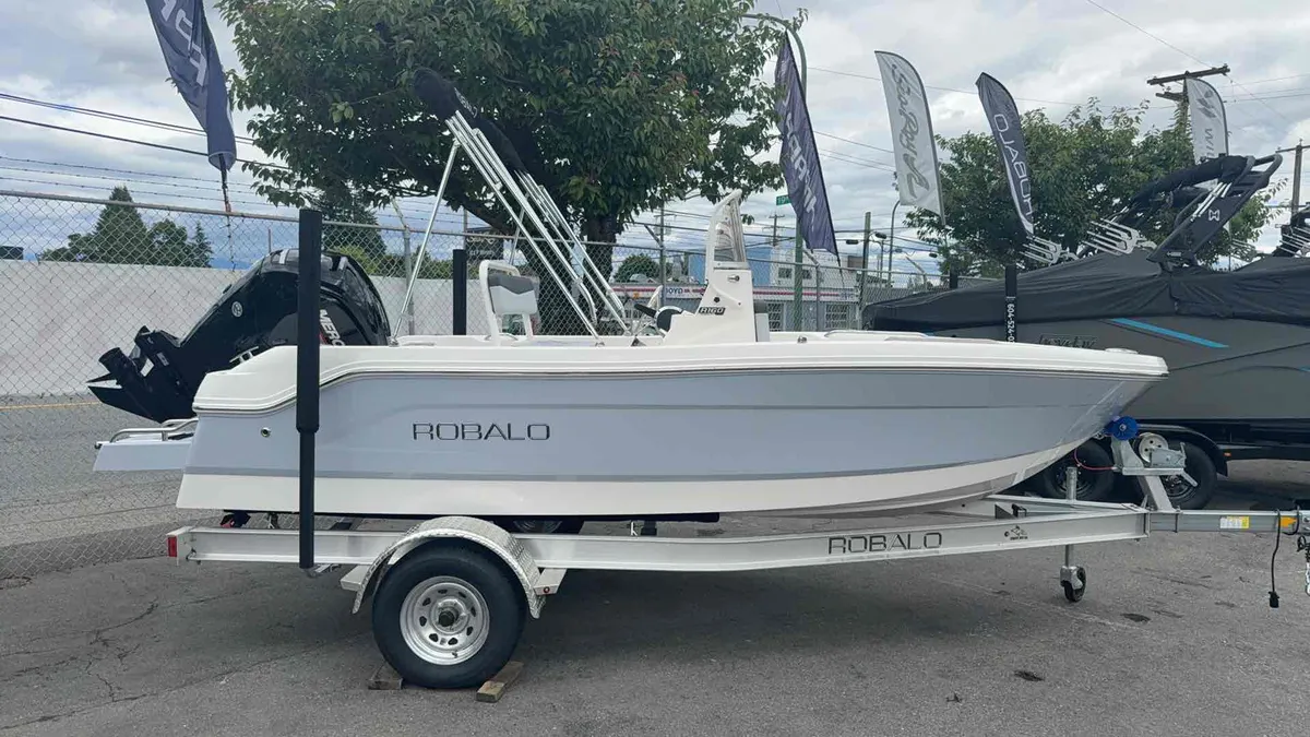 2026 Robalo R160-11