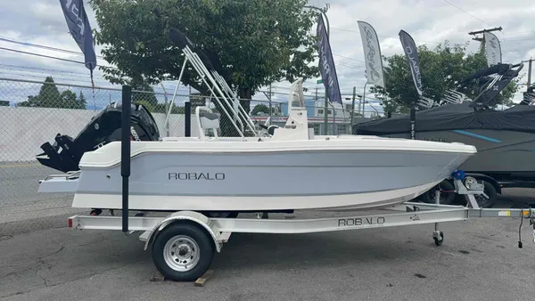 2026 Robalo R160-11