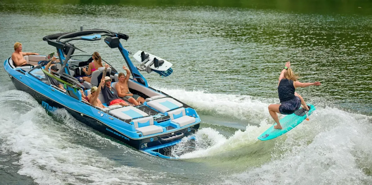 2027 Malibu 23 LSV-2