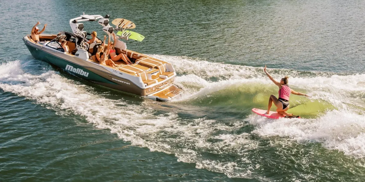 2027 Malibu 25 LSV-3