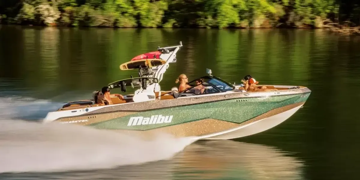 2027 Malibu 25 LSV-2