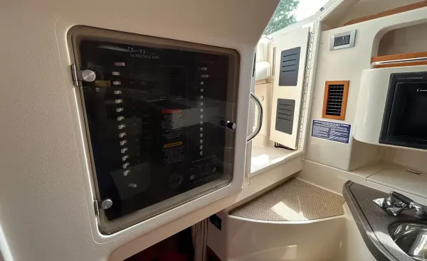2009 Grady White EXPRESS 330 detail image 21