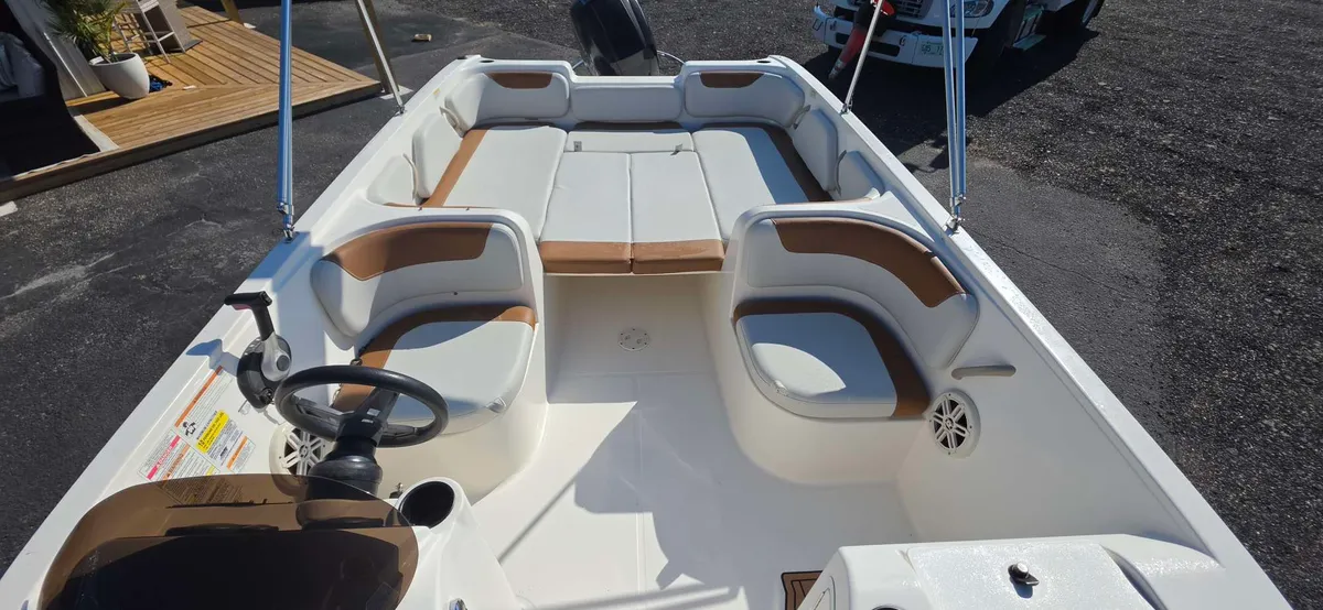 2019 Bayliner E 21