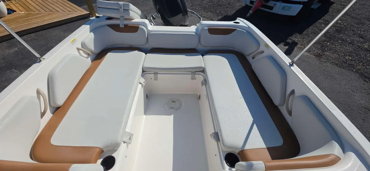 2019 Bayliner E 21