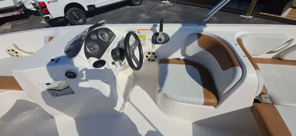2019 Bayliner E 21
