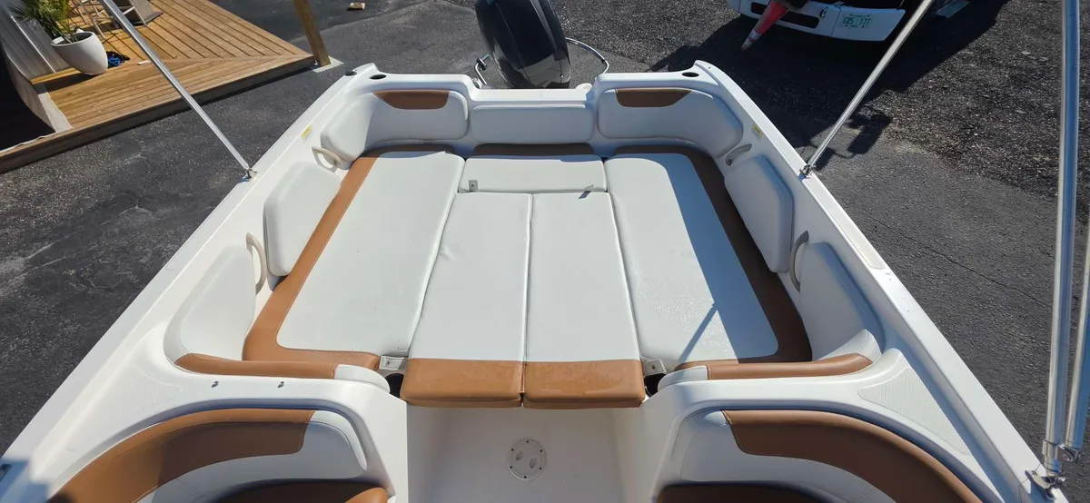 2019 Bayliner E 21