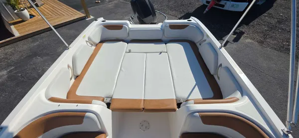 2019 Bayliner E 21