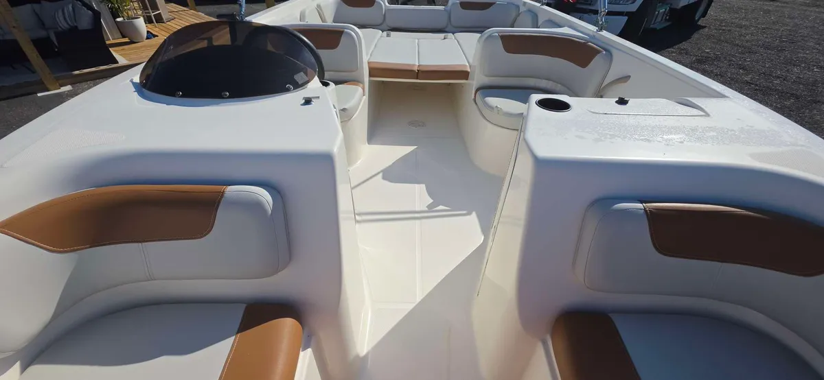 2019 Bayliner E 21