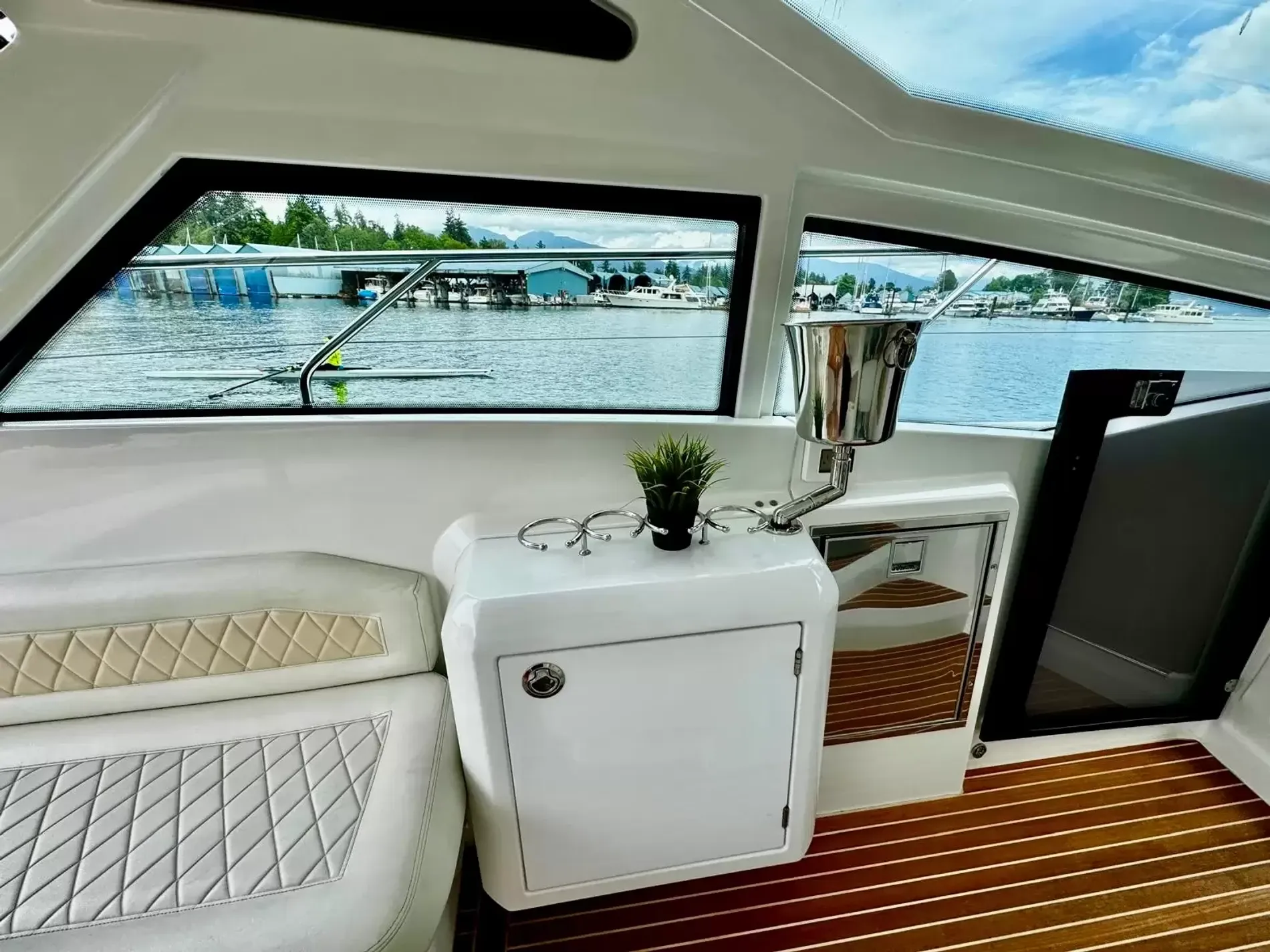 Pre-Owned 2016 Beneteau Gran Turismo 40 for Sale | Vancouver, BC | M&P Yacht Centre | 6a29c2a8914b5a226d0d0cfd