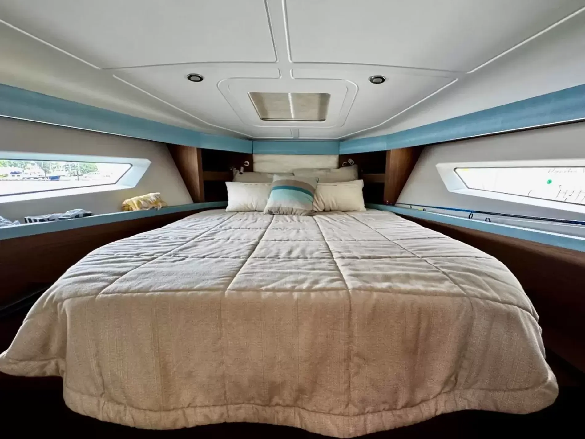 Pre-Owned 2016 Beneteau Gran Turismo 40 for Sale | Vancouver, BC | M&P Yacht Centre | 6a29c2a8914b5a226d0d0cfd