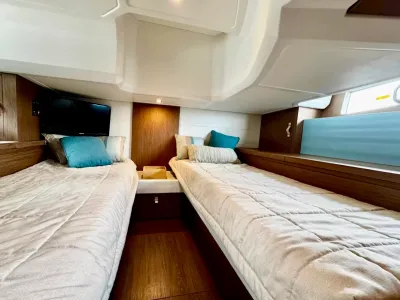 Pre-Owned 2016 Beneteau Gran Turismo 40 for Sale | Vancouver, BC | M&P Yacht Centre | 6a29c2a8914b5a226d0d0cfd