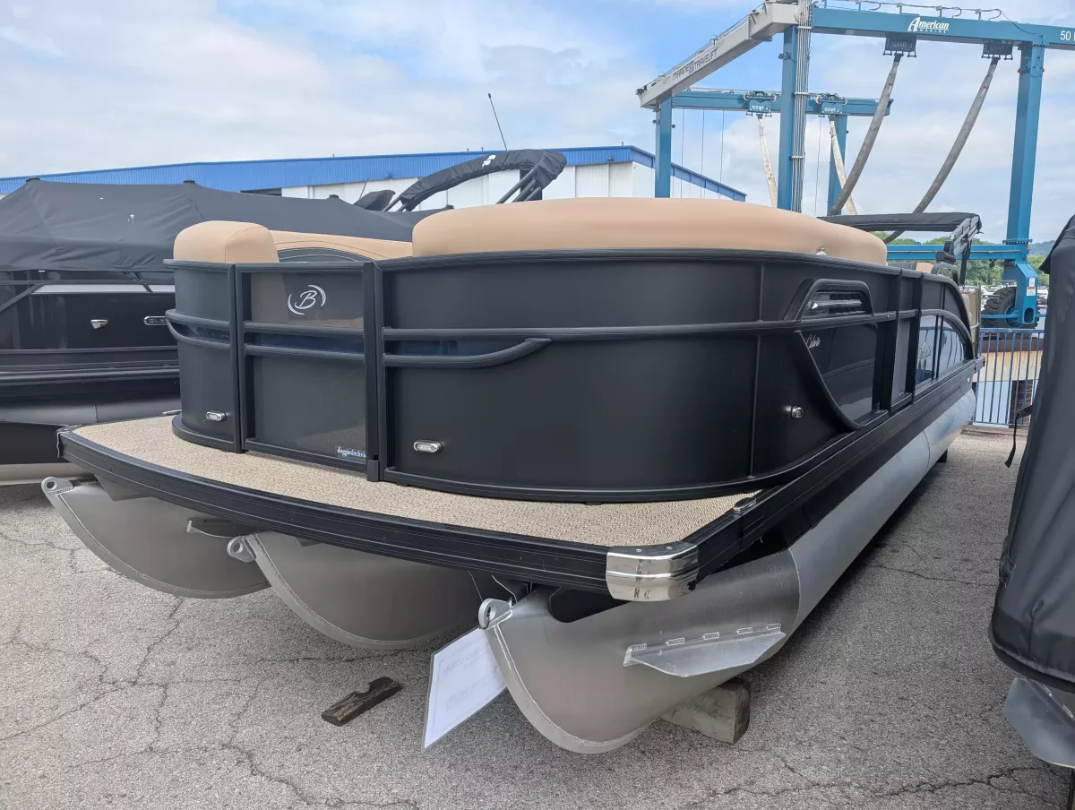 boat-carouselImage-image