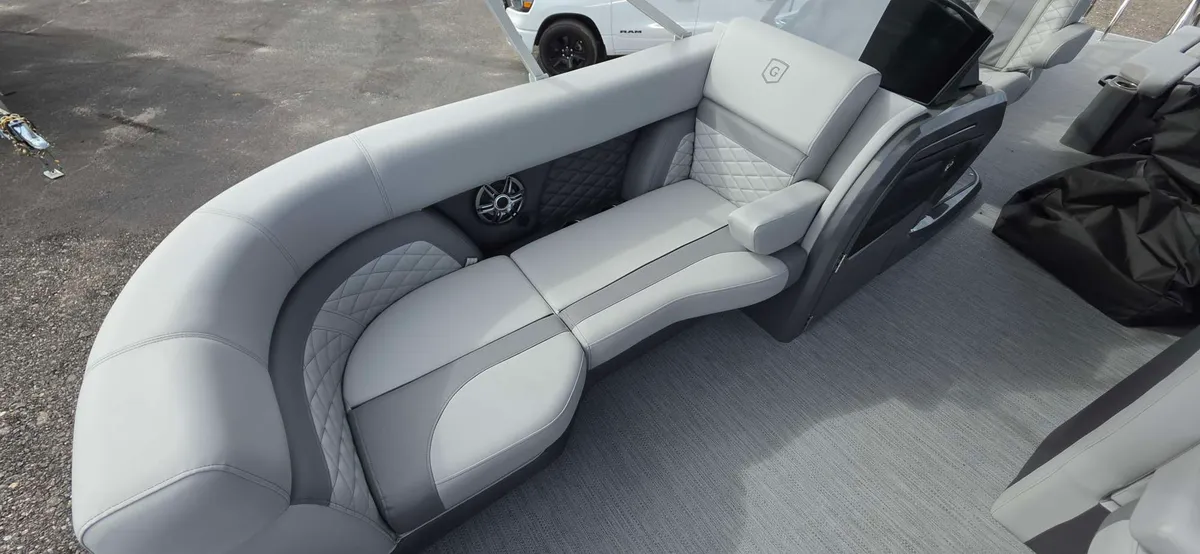 2027 Monaco MC235SFL