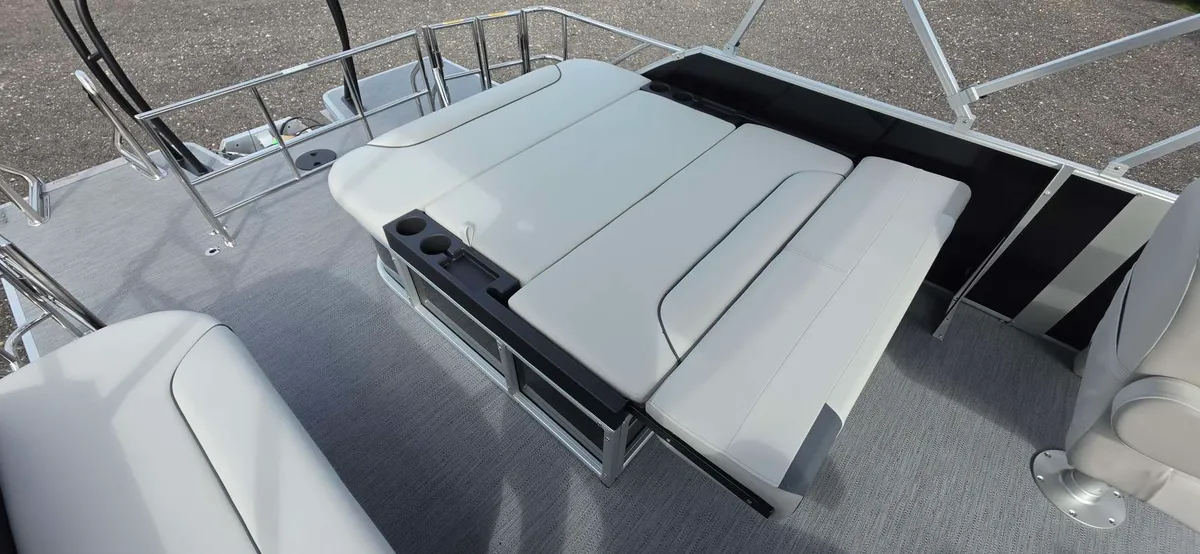 2027 Sweetwater 2286SFL