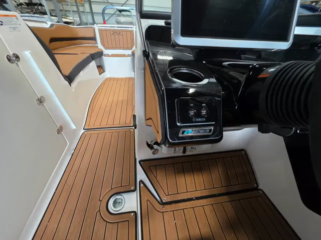 Boat Thumbnail 9