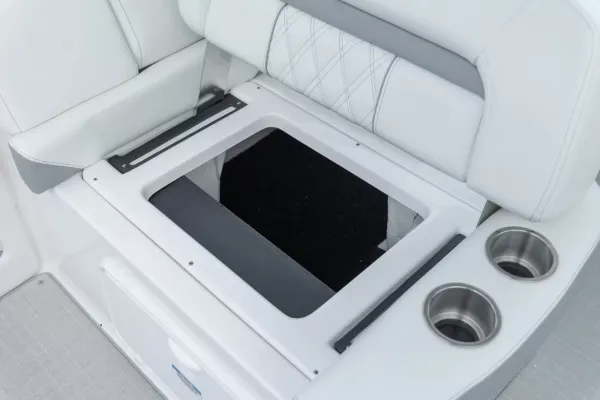 2027 Regal 33 XO detail image 11