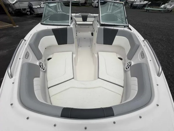 2023 Chaparral 23SSI