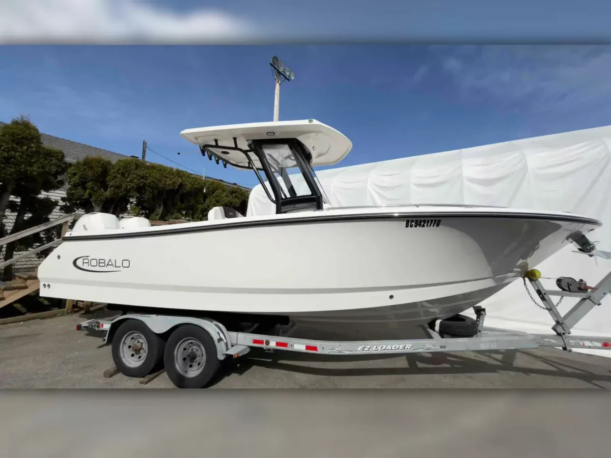 2025 Robalo R250-1