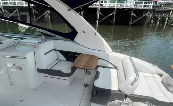 2016 Regal 3200 detail image 7