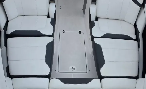 2016 Regal 3200 detail image 22