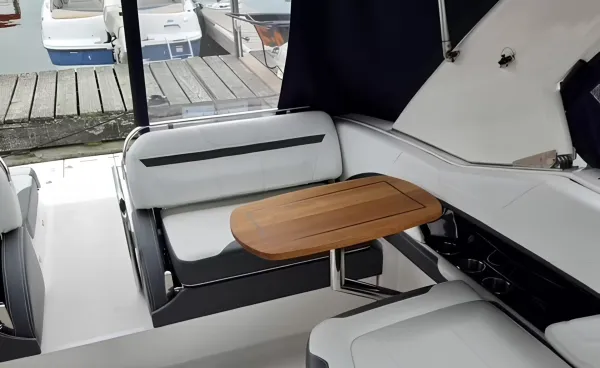 2016 Regal 3200 detail image 15