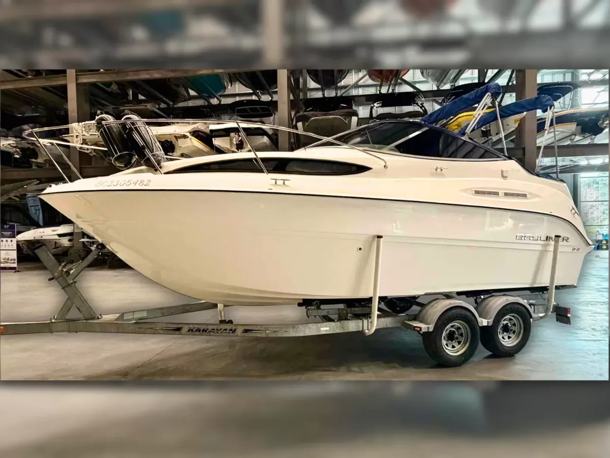 2010 Bayliner 245-1