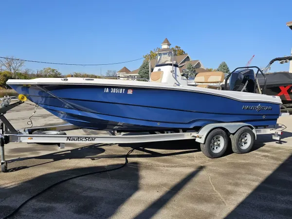 2024 Nautic Star 211 HYBRID