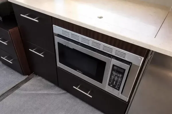 2019 Regal 42 GRANDE COUPE detail image 7