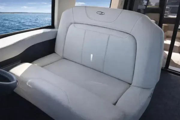 2019 Regal 42 GRANDE COUPE detail image 10