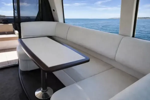 2019 Regal 42 GRANDE COUPE detail image 11