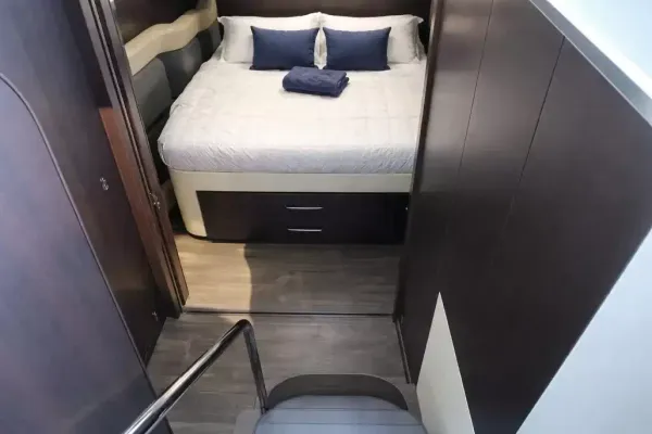 2019 Regal 42 GRANDE COUPE detail image 12