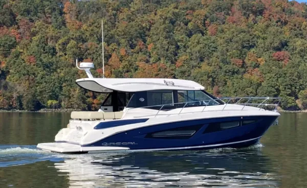2019 Regal 42 GRANDE COUPE detail image 1