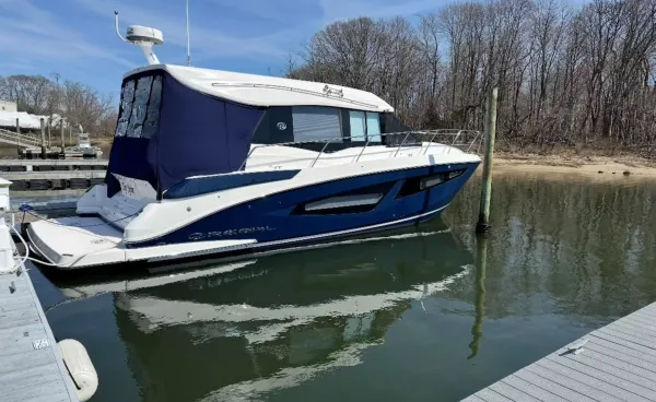 2019 Regal 42 GRANDE COUPE detail image 2