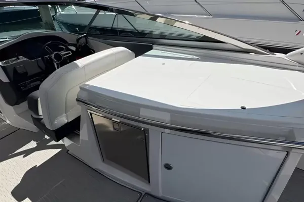 2020 Regal 33 OBX detail image 4