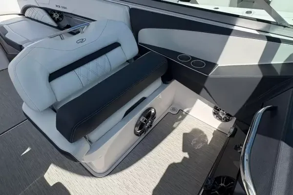 2020 Regal 33 OBX detail image 10