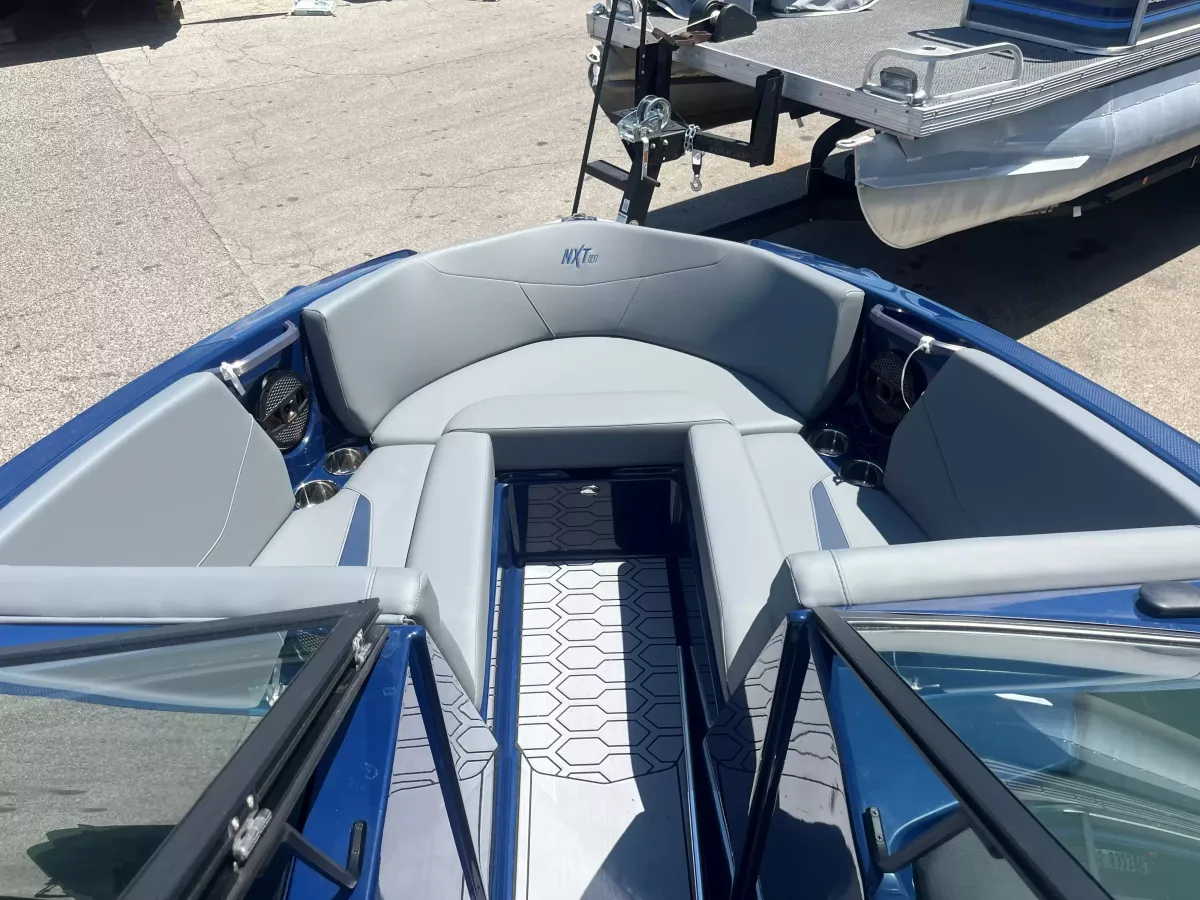 boat-carouselImage-image