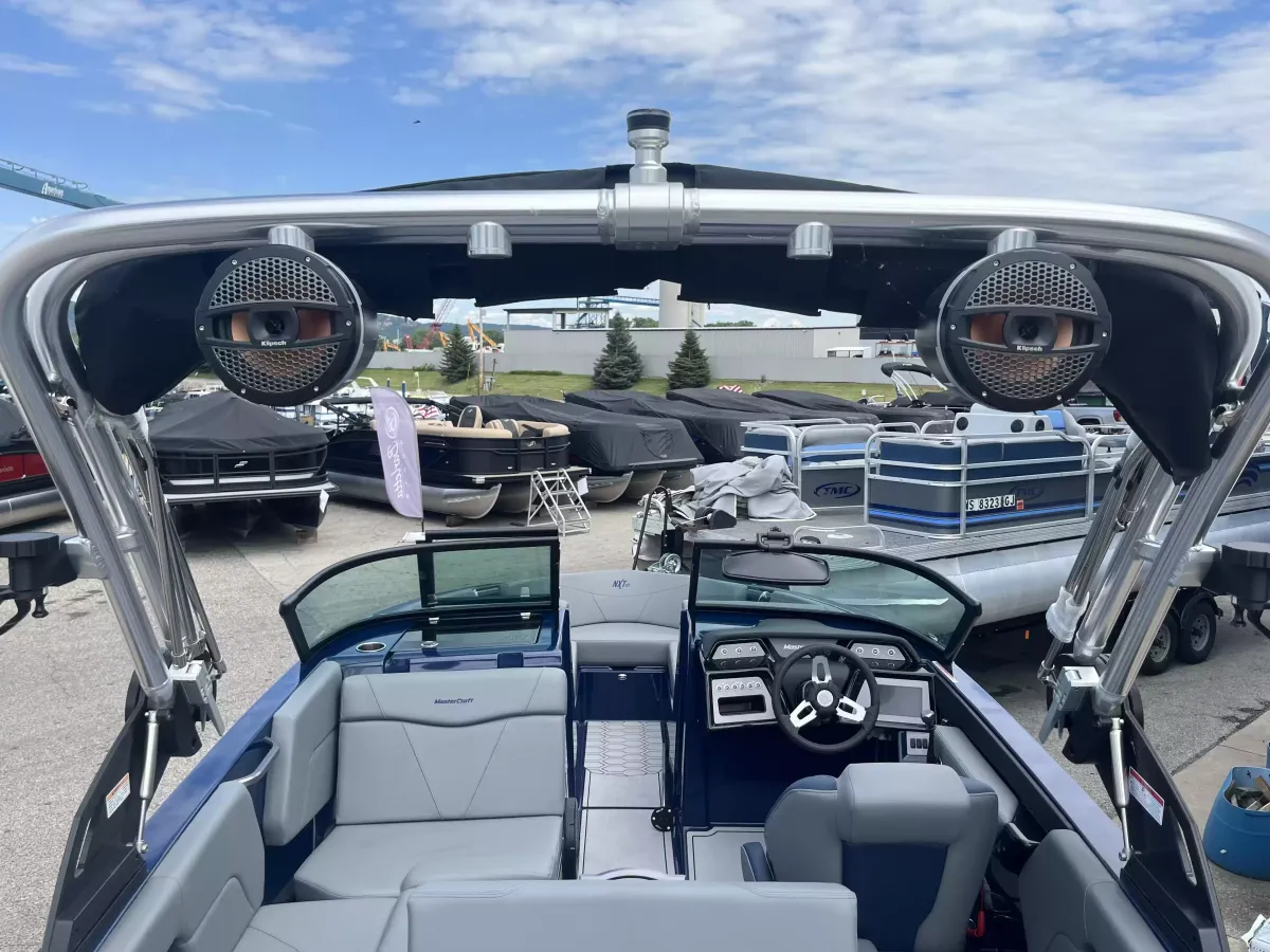 boat-carouselImage-image