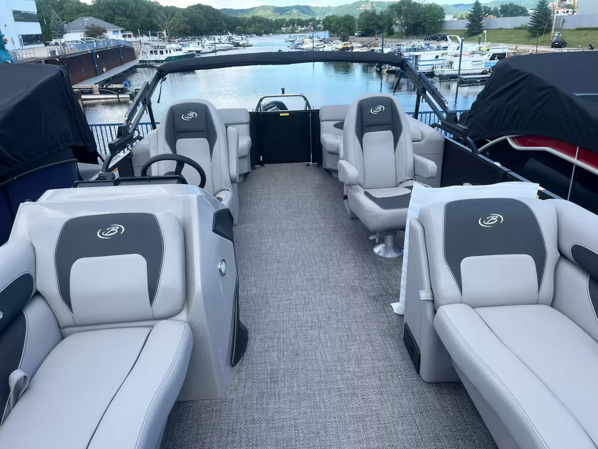 boat-carouselImage-image
