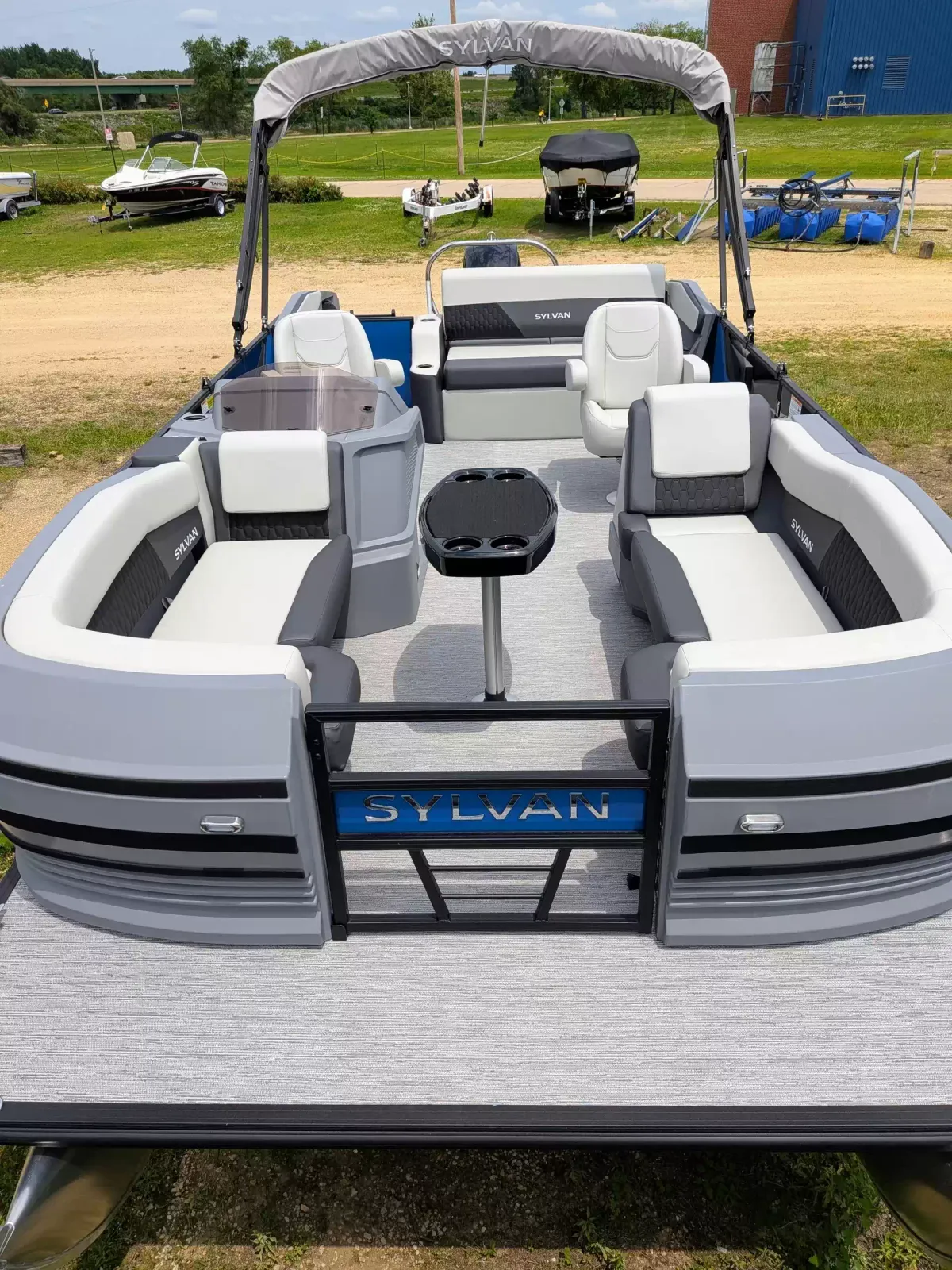 boat-carouselImage-image