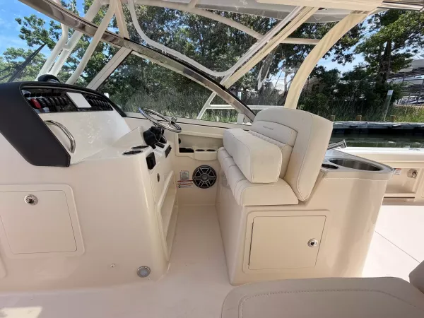 2027 Grady White FREEDOM 307 detail image 14
